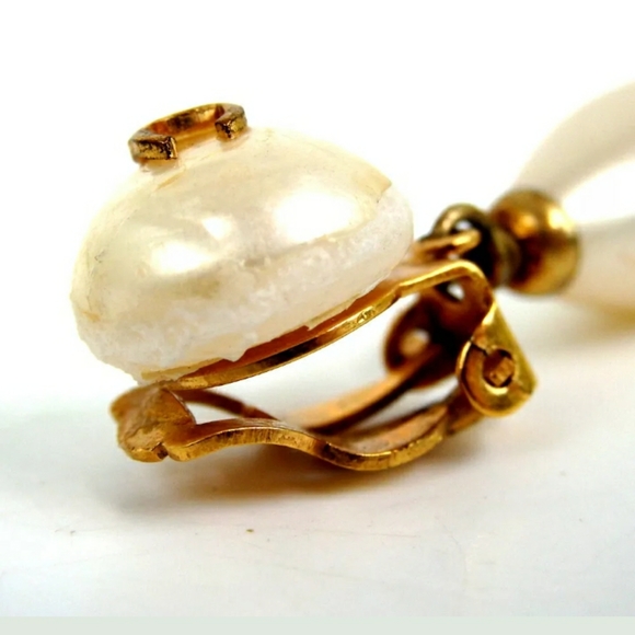 AUTHENTIC CHANEL 93P FAKE PEARLE CC EARRING - Picture 4 of 9